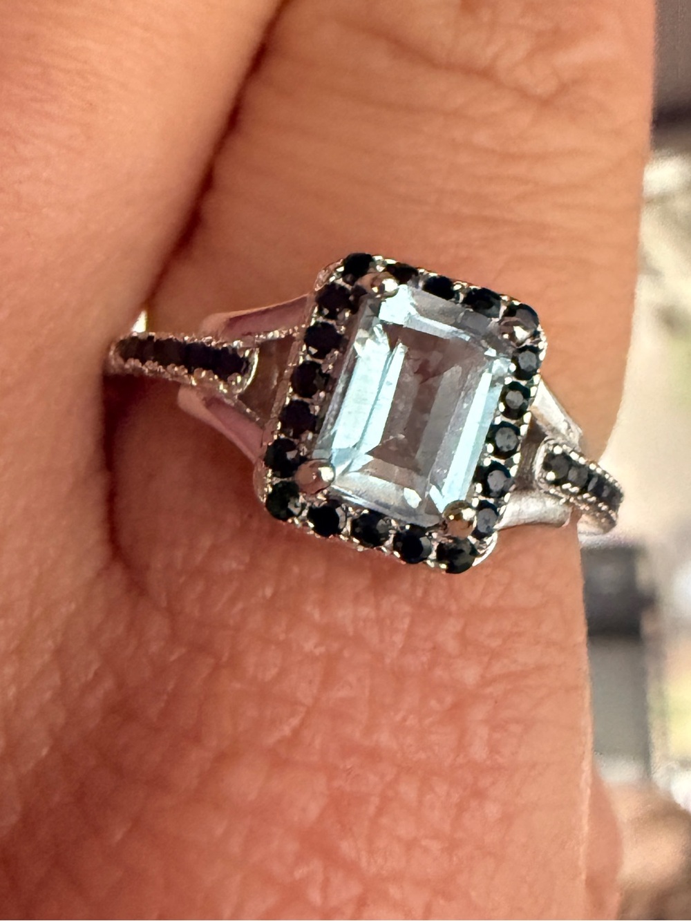 925 Sky Blue Topaz & Black Spinel sz9